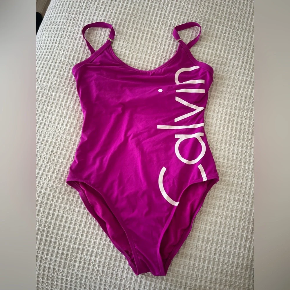 Size 8 Calvin Klein Fuchsia one piece bathing suit adjustable straps built bra - Picture 1 of 3